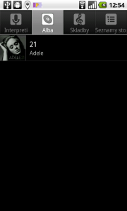 Aplikace Hudba nabízí vše potřebné na čtyřech záložkách