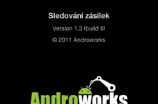 Obrazovka s ikonou, číslem verze a logem vývojářského studia Androworks.