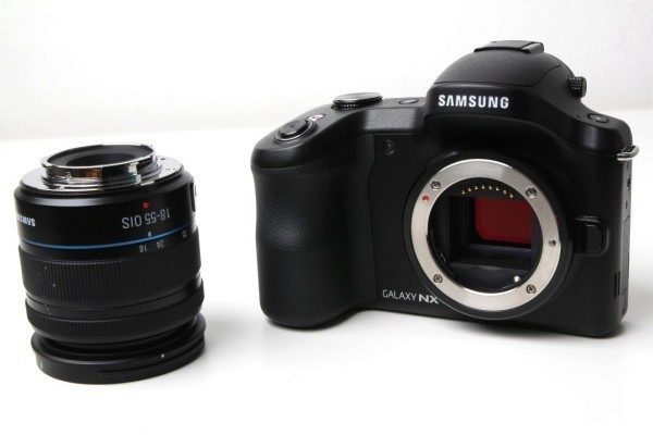 Samsung Galaxy NX s objektivem