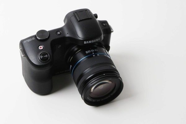 Samsung Galaxy NX - vrchní strana