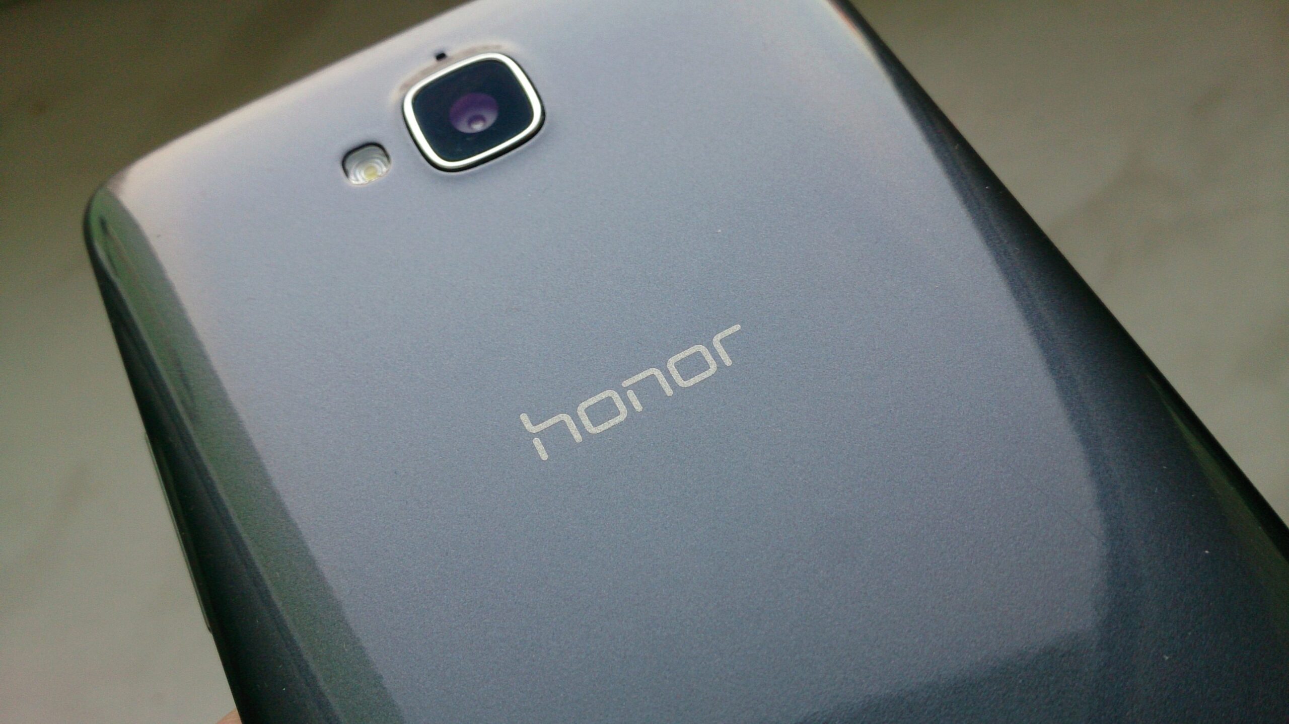 honor 3c záda telefonu náhledový obrázek scaled