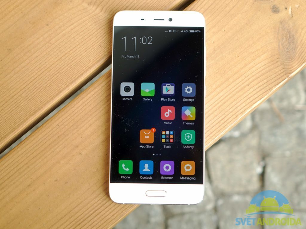 Xiaomi Mi5 - konstrukce, přední strana