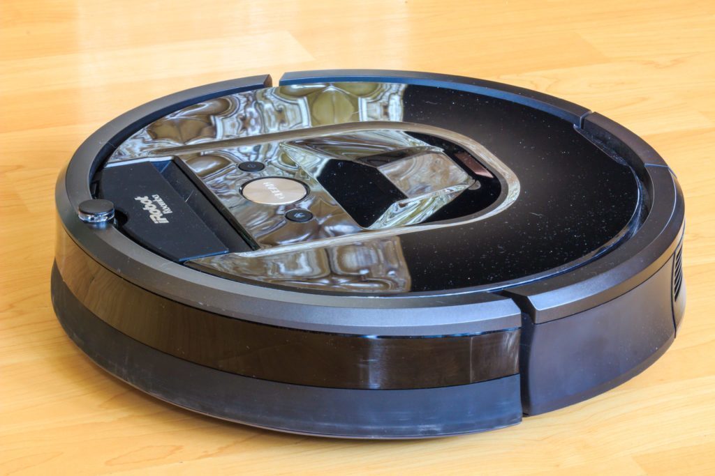 iRobot Roomba 980 - pohled z boku