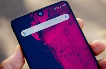 Essential Phone recenze: Mobil od zakladatele Androidu se sebevražednou cenou