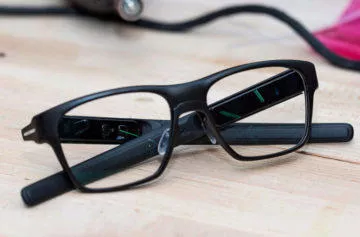 Intel představil chytré brýle, kterých si ani nevšimnete