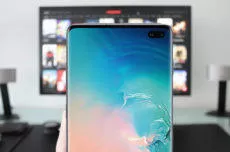 samsung neuhlidal reklamu na galaxy s10 unik informace