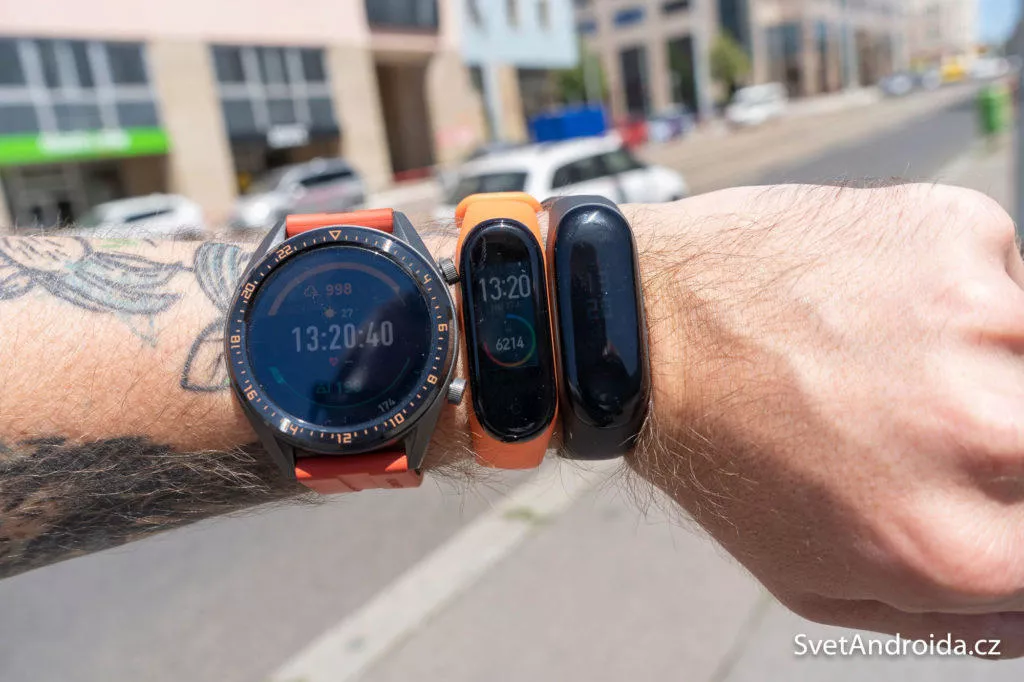 Xiaomi Mi Band 4 vs 3 na slunci