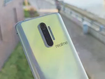 Realme X2 Pro fotoaparáty na zádech