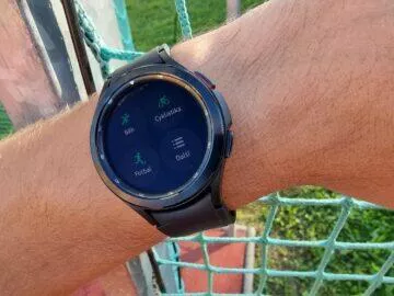 Samsung Galaxy Watch4 recenze funkce sporty