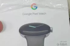 balení hodinek Google Pixel Watch