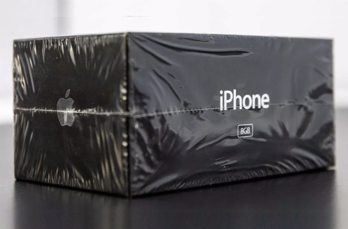 původní iPhone dražba aukce