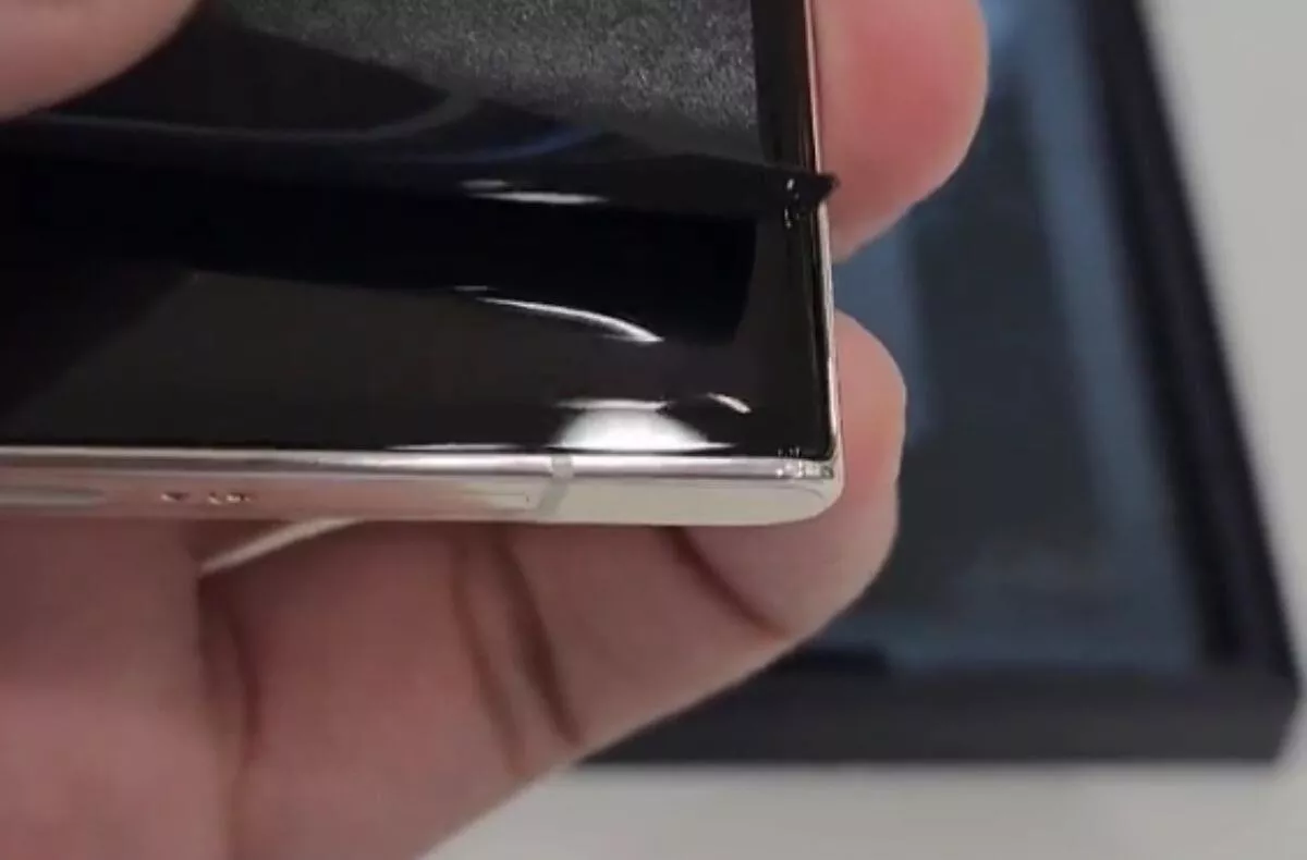 Do you have a wrinkle on your Galaxy S23 Ultra display?  They say it’s not a defect