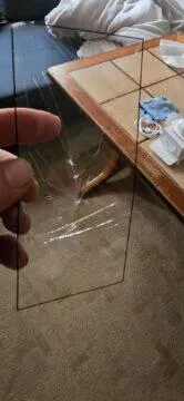 rozbite sklo