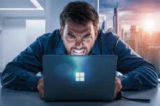 naštvaný muž windows 11 notebook