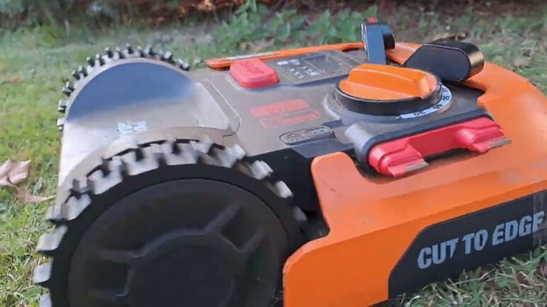 WORX Landroid robotická sekačka na staré zahradě- 2 roky zkušeností