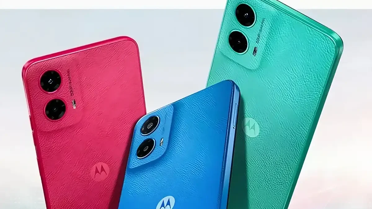 Nová Motorola se prodává za babku, oslní barvami a koženými zády