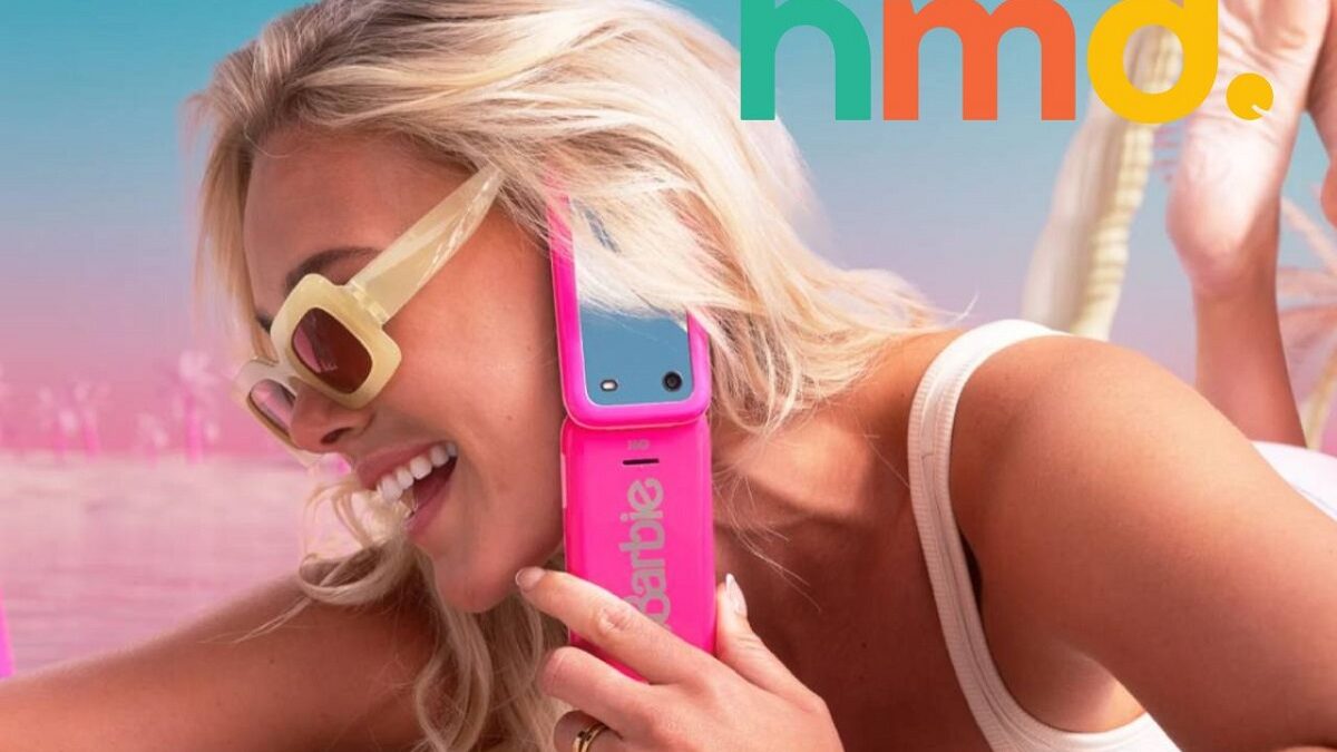 Naprosto šílené! Nepřehlédnutelné véčko Barbie Phone je v Česku