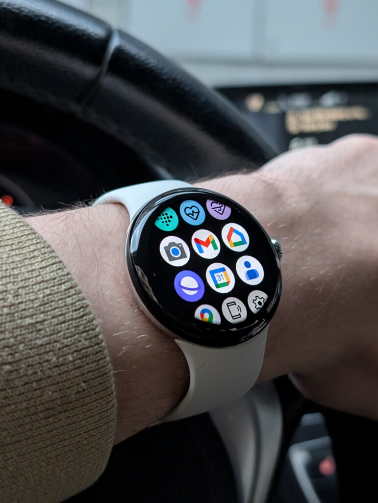 Google Pixel Watch 3 aplikace