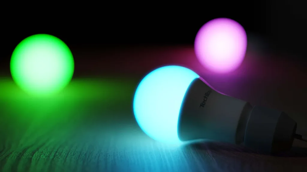 Chytrá žárovka Tesla TechToy Smart Bulb RGB 11W E27