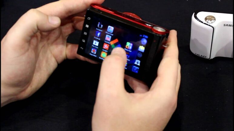 [CES 2013] Hands-on with the Polaroid iM836 Android camera