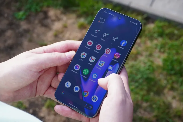 Google Pixel 9 Pro XL OLED displej domovská obrazovka