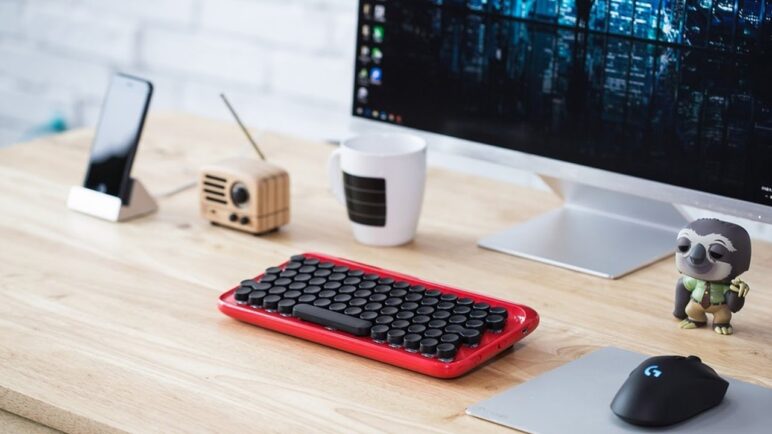 lofree keyboard, a typewriter inspired wireless mechanical keyboard