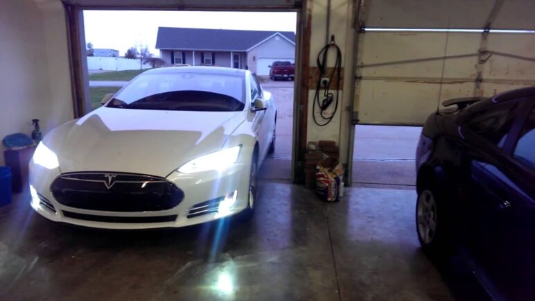 Tesla Model S 7.1 Summon Exit