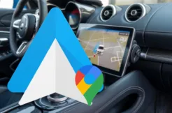 android auto mapy google interier vozu