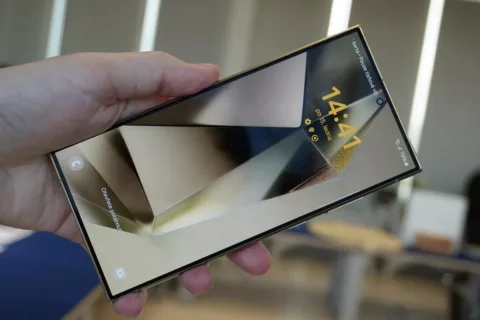 samsung galaxy s24 ultra displej přední strana