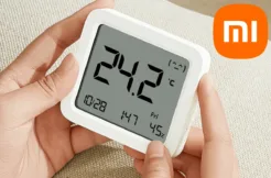 Xiaomi Smart Temperature and Humidity Monitor 3 v rukou