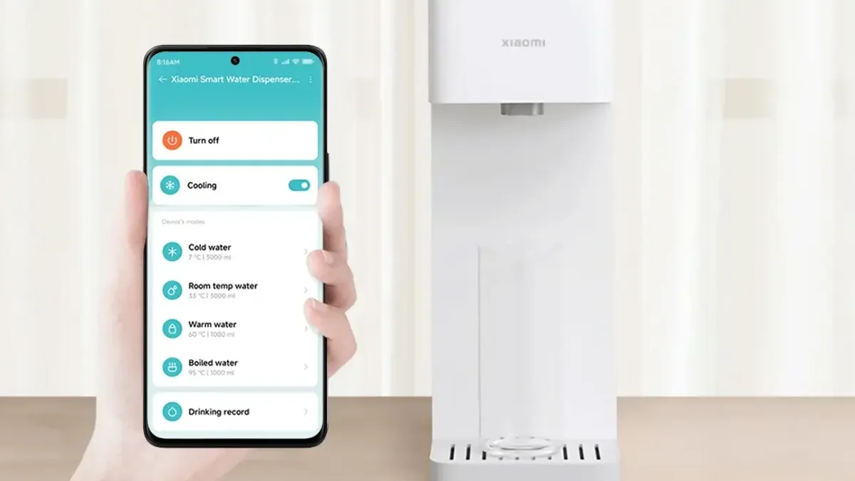 Chytrý výdejník vody od Xiaomi dorazil do Česka. Má LED displej a rychle ohřívá