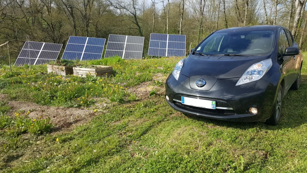 Nissan Leaf a solární panely systému Glubux