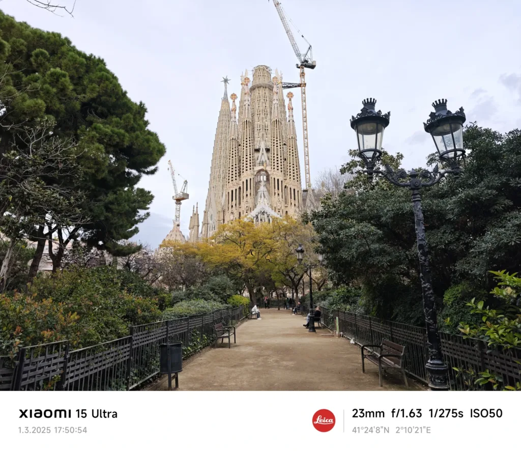 Xiaomi 15 Ultra sagrada familia hlavni