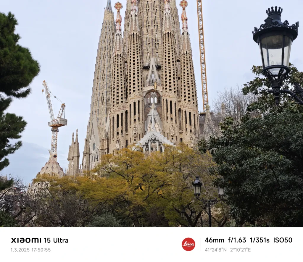 Xiaomi 15 Ultra sagrada familia tele