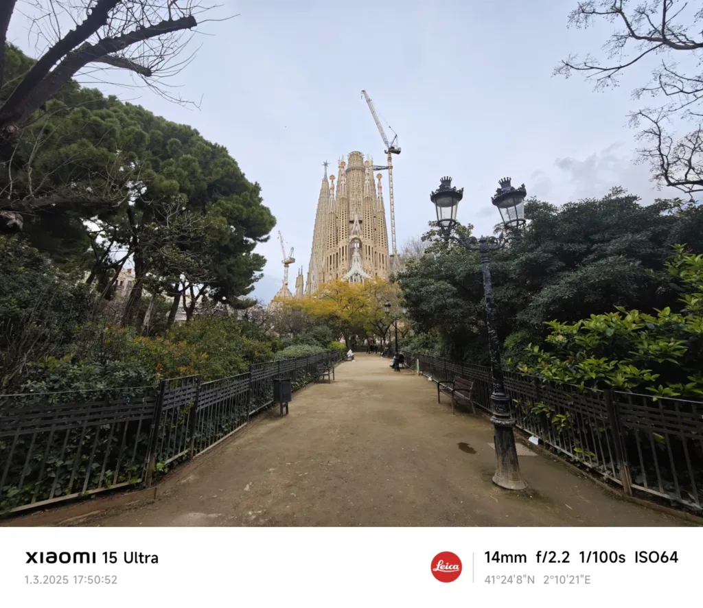 Xiaomi 15 Ultra sagrada familia ultrasiro