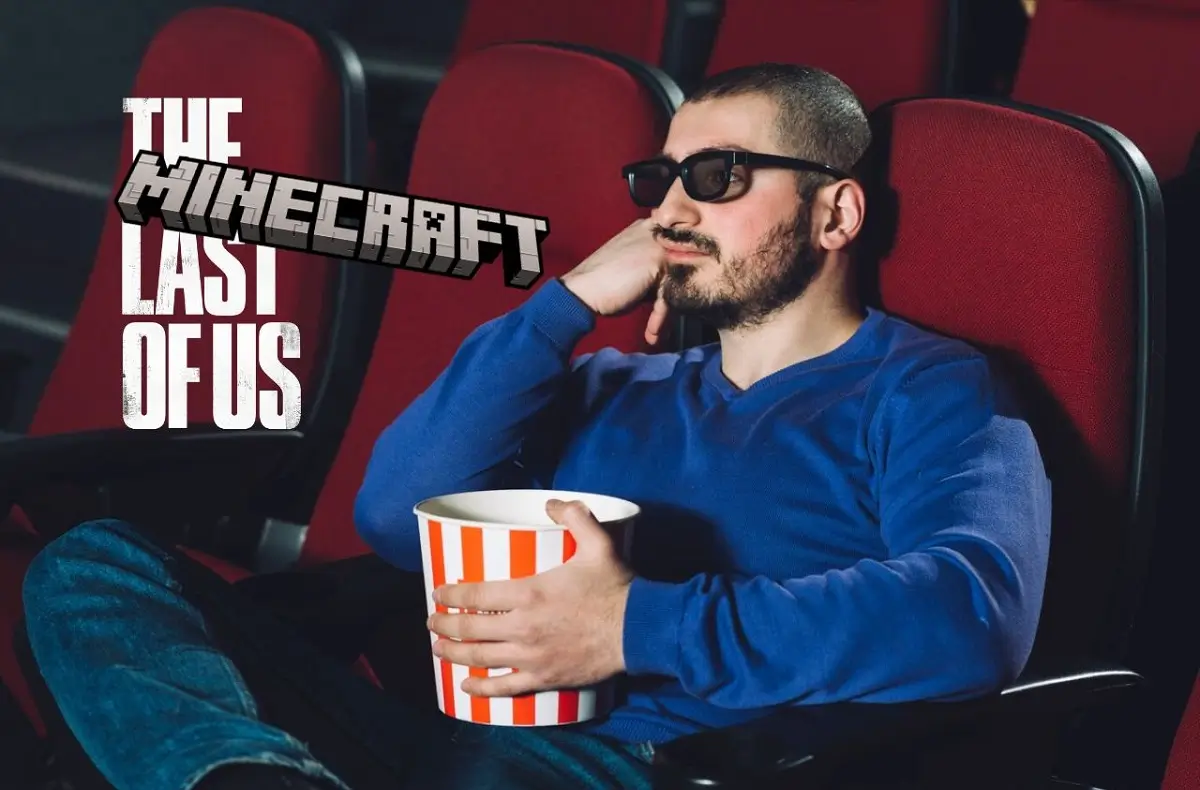 muž s popcornem v kině