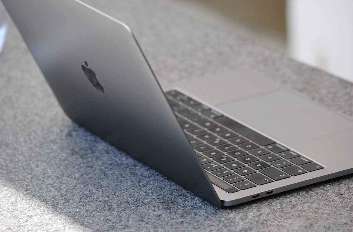 macbook pro sedy