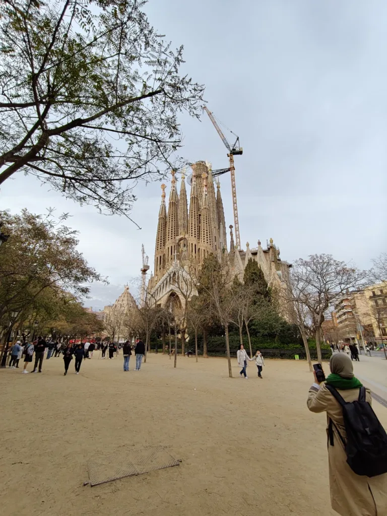 realme 14 pro plus fotografie sagrada familia ultrasiro