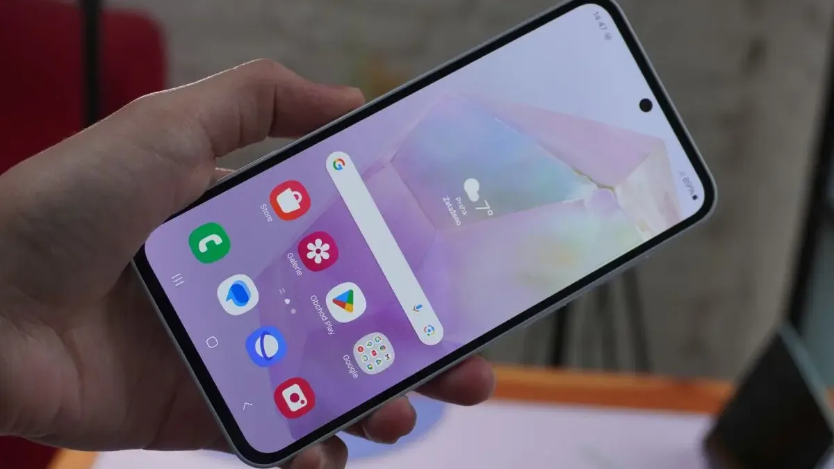 Samsung Galaxy A56 může být pořádně chytrá střední třída. Zřejmě překvapí novými AI funkcemi