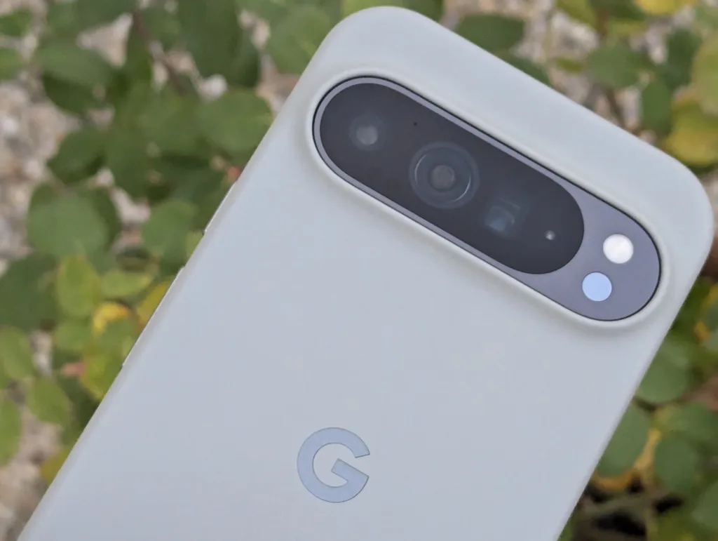 Google Pixel 9 Pro XL s originálním pouzdrem